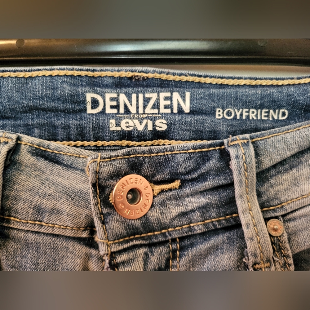 Junior Levis
